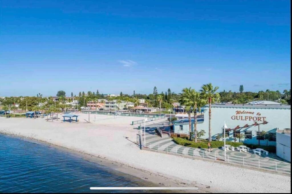 In The Center Of Gulfport, Min Away From The Beach! St. Petersburg Esterno foto